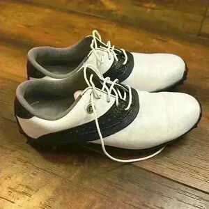 Women’s size 8 FJ golf shoes excellent condition